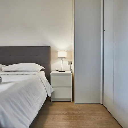 Moderno Trilocale Moscova Brera Milano